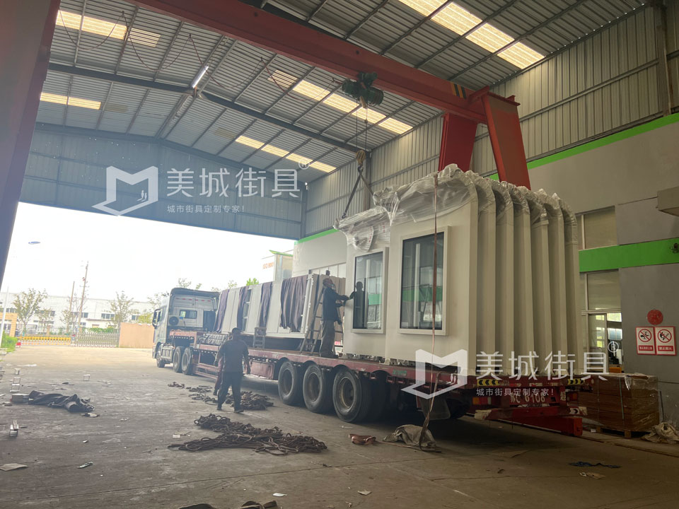 江蘇美城街具為新疆定制公交站臺(tái)第三批批發(fā)貨案例 江蘇美城街具為新疆定制公交站臺(tái)第三批批發(fā)貨案例