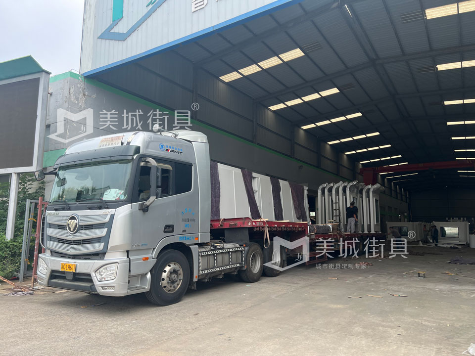 江蘇美城街具為新疆定制公交站臺(tái)第三批批發(fā)貨案例 江蘇美城街具為新疆定制公交站臺(tái)第三批批發(fā)貨案例